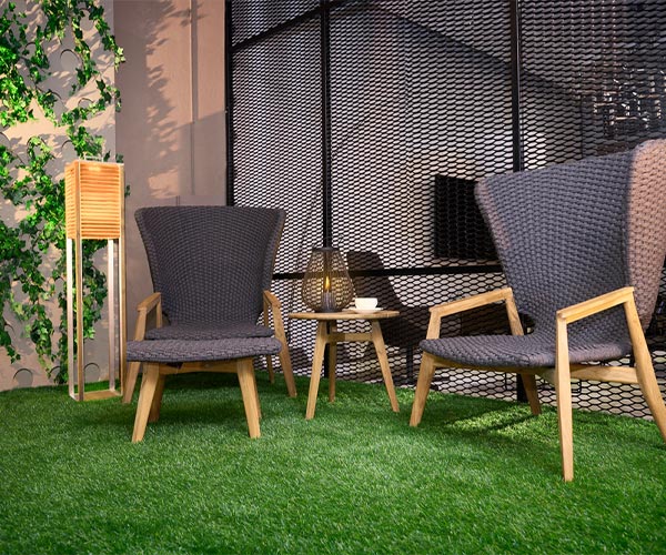 Clay tennis court at Mekonenoch Club under clear skies